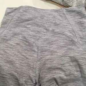 LULULEMON LEGGINGS (CROPPED)